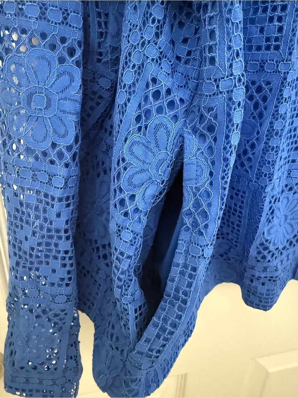 Isaac Mizrahi Royal Blue Eyelet Button-Front Jacket. Size 2x - Picture 5 of 5